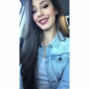 Meet your Posher, Yasmine